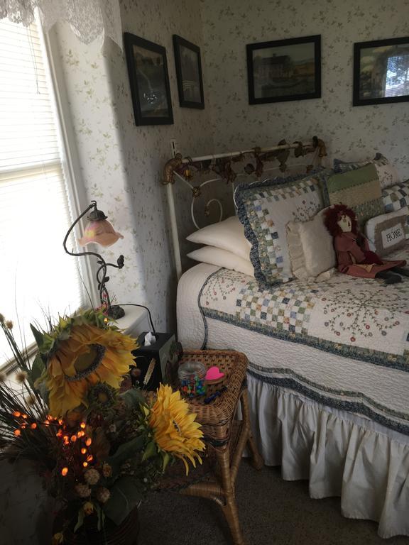Deluxe Queen Room Spa Bath Prairie Nook